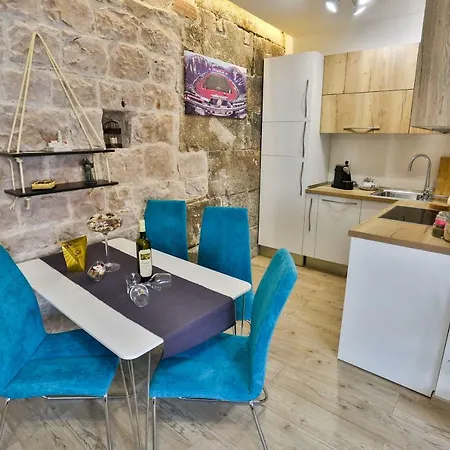 Apartment Tchiba In Diocletian's Palace